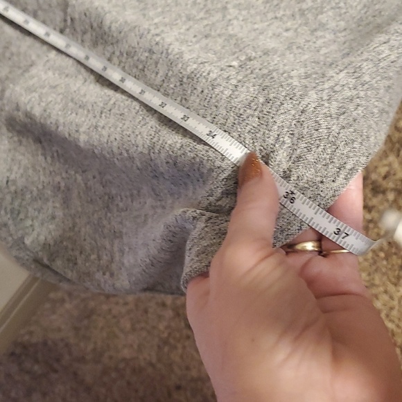 Charlie Paige Lt. Gray Sweater Long Slv Slightly Pleated ~6" Hem Line Sz L Dress - Picture 9 of 12